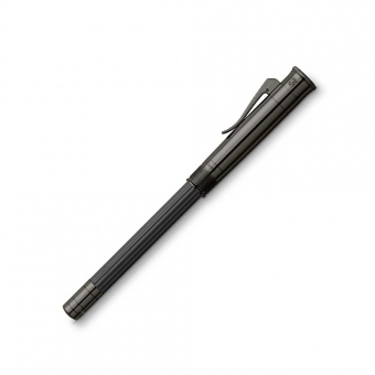 Graf von Faber-Castell Perfekter Bleistift im Magnum-Format Black Edition