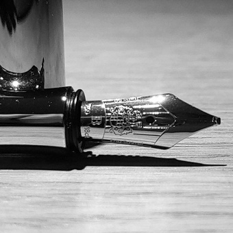 Graf von Faber-Castell Guilloche Chevron Sonderedition Italic 50 Füllhalter